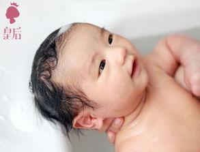 洗头吃瓜宝宝,萌娃日常趣味瞬间