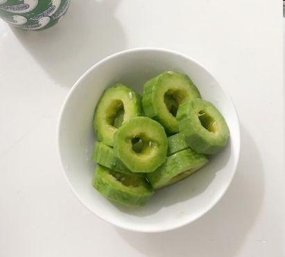 羊角蜜瓜要削皮吃,皮薄肉厚，尽享削皮美味